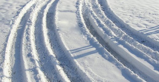 První sníh v úterý zkomplikoval podvečerní provoz MHD