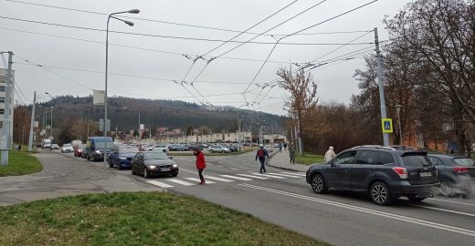 Trolejbusy projedou stavbou křižovatky na nezávislý pohon