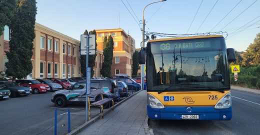 E-shop DSZO slouží už více než rok. Cestující si přes něj koupili tisíce časových jízdních kupónů