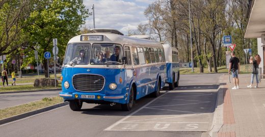 Galerijní a muzejní noc ve Zlíně 2026. Svezte se historickým autobusem